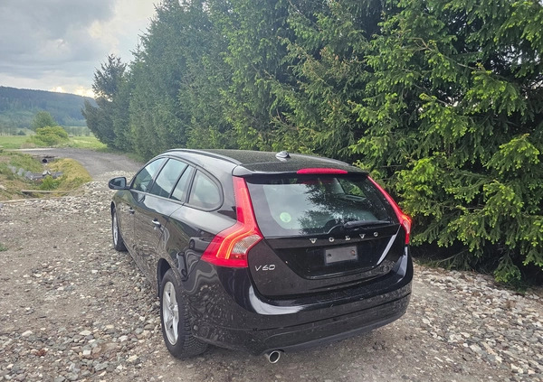 Volvo V60 cena 41800 przebieg: 193500, rok produkcji 2015 z Bytom małe 407